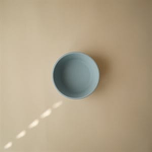 mushie-miseczka-sylikonowa-z-pressawka-powder-blue-2.jpg