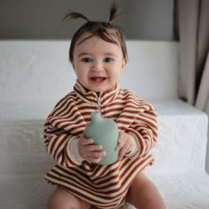 mushie-silikonowy-kvubek-sippy-cup-cambridge-blue.jpg