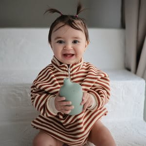 mushie-silikonowy-kvubek-sippy-cup-cambridge-blue.jpg