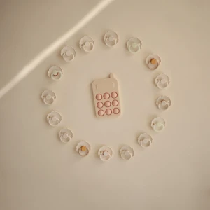 MUSHIE - Silikonowy telefon Press Toy – Blush - Moonstore