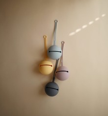 Mushie - Etui na smoczek do wózka Kula Ball Powder Blue (Sky Blue) - Moonstore