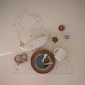 Mushie - Podkładka silikonowa na stół Pretzel
