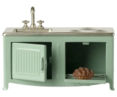 mietowa-kuchnia-dla-myszek-metalowa-kuchnia-ze-zlewem-i-piekarnikiem-do-myszkowego-domku-maileg.webp