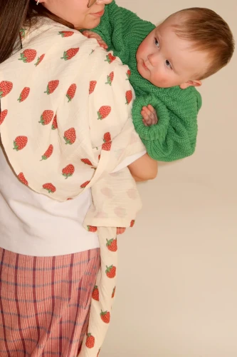 The Story Makers Otulacz muślinowy Truskawka